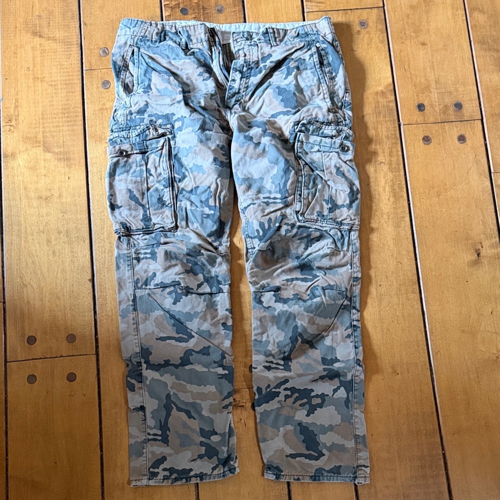 Levi's Camouflage Cargo Pants in Green and Tan